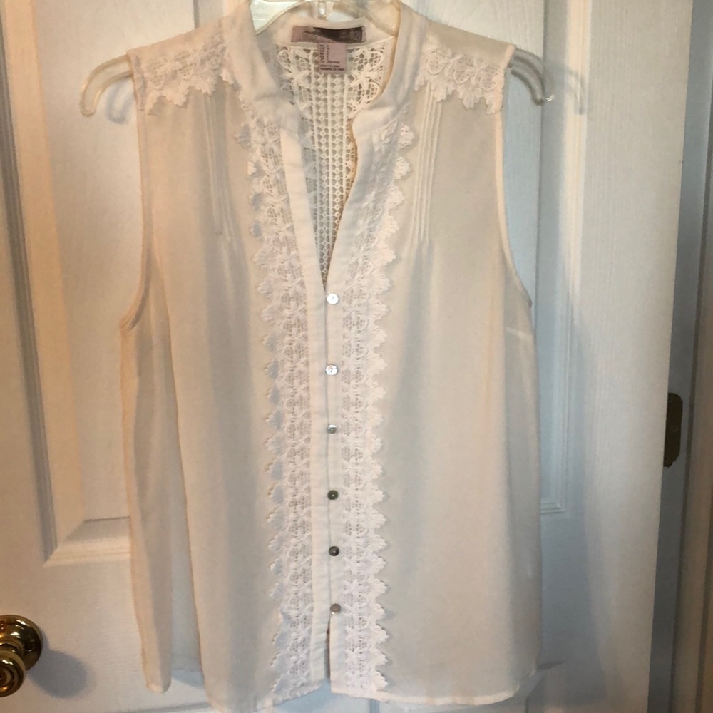 Sleeveless blouse